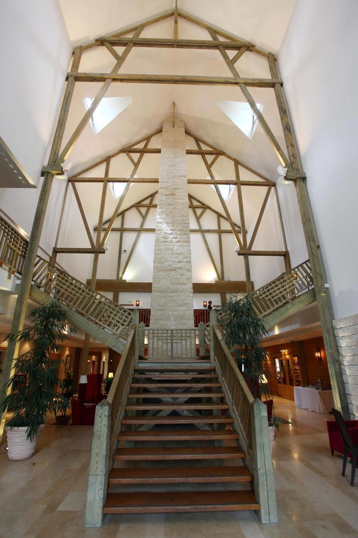 Hotel Des Trois Hiboux Plailly Esterno foto